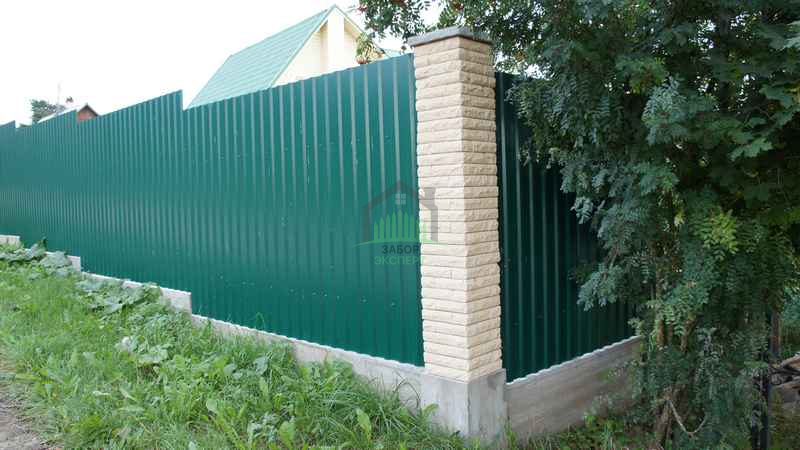 Забор из профнастила на ленточном фундаменте 85 метров в Москве