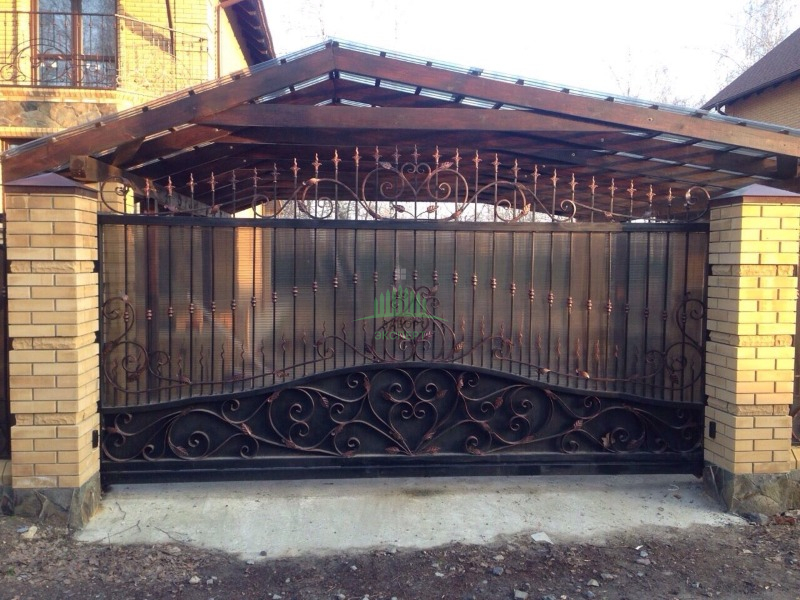 Откатные ворота с ковкой в Москве пример 02