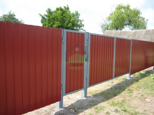 Забор из профнастила с воротами и калиткой 14 соток в Москве