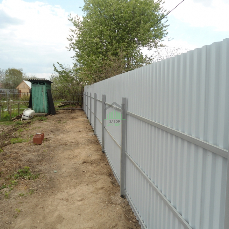 Забор из профнастила с утрамбовкой щебнем 12 соток в Москве