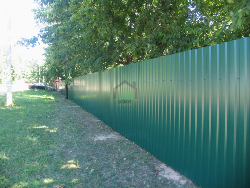 Забор из профнастила с бетонированием столбов 150 метров в Москве 