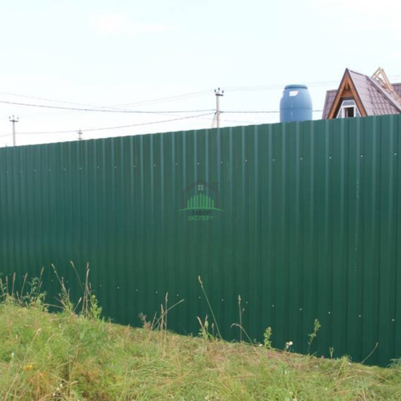 Забор из профнастила с утрамбовкой щебнем 81 метров в Москве