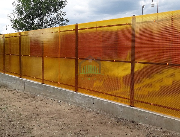 Заборы из поликарбоната на ленточном фундаменте 75 метров в Москве
