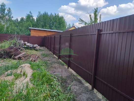 Забор из профнастила с забивными столбами 8 соток в Москве